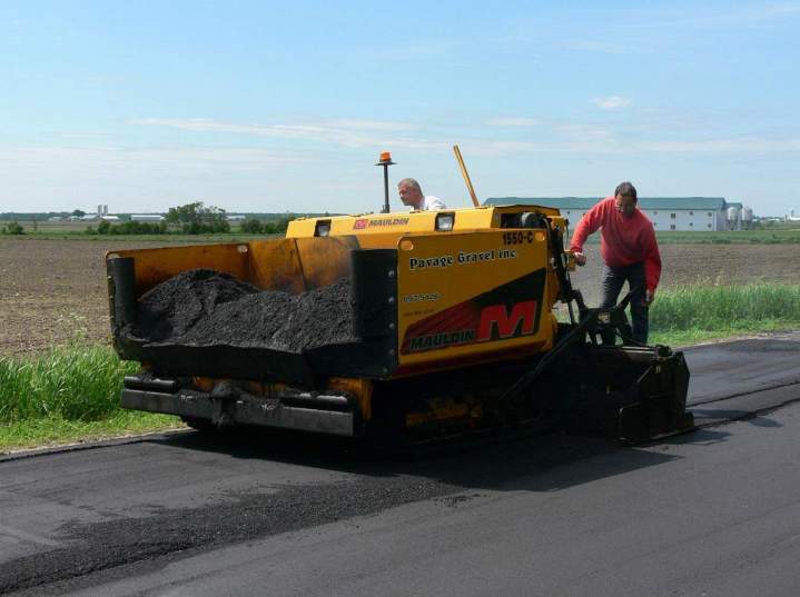 Asphalte stationnement commercial Louiseville